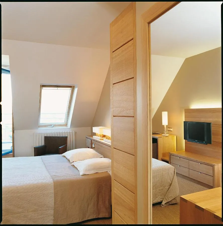 Hostellerie de la Pointe Saint-Mathieu - SPA&Restaurant Plougonvelin Hotel